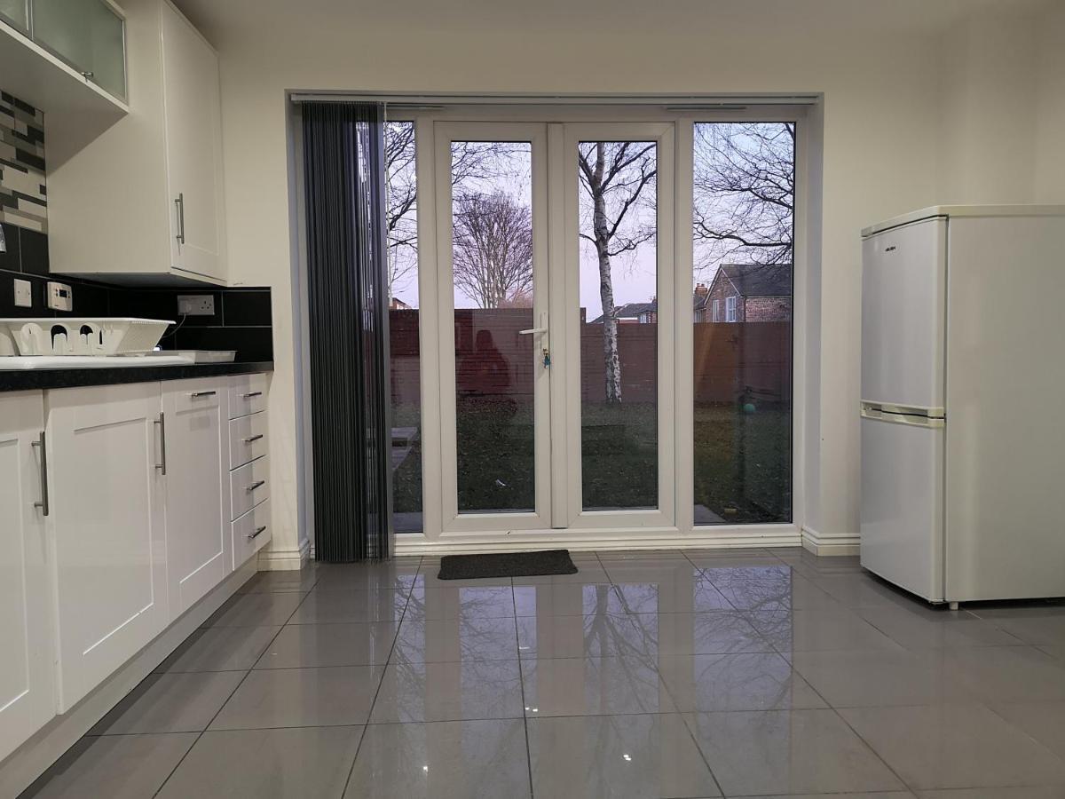 Nightingale Gardens - 4 Bed Detached House - Manchester Lägenhet Exteriör bild