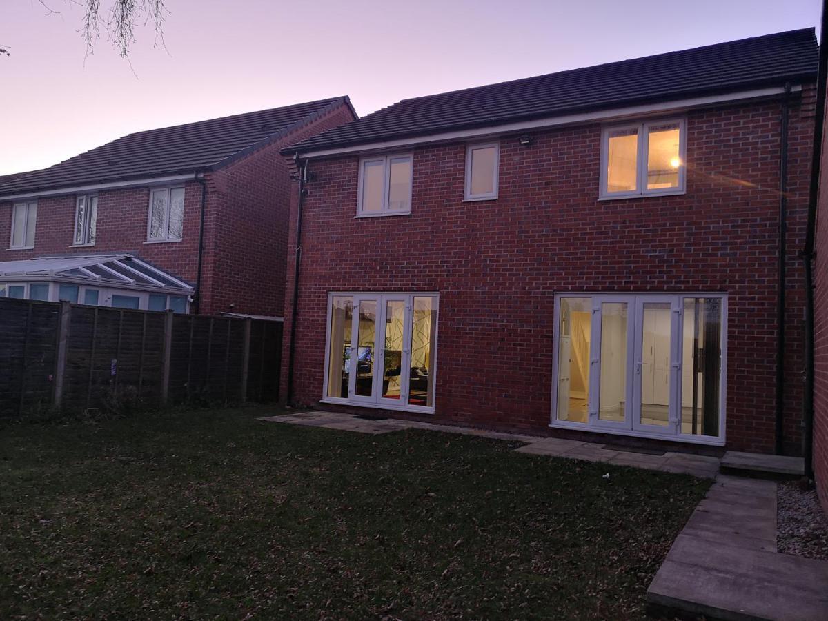 Nightingale Gardens - 4 Bed Detached House - Manchester Lägenhet Exteriör bild